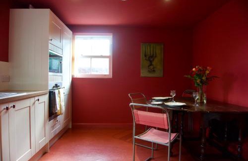 Ipswich Apartment | Stunning Apartment with Courtyard Near The Waterfront Ipswich
