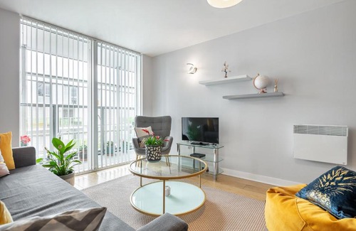 Hornsey Apartment | Stunning Apartment with Underground parking!