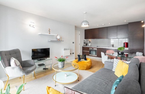 Hornsey Apartment | Stunning Apartment with Underground parking!