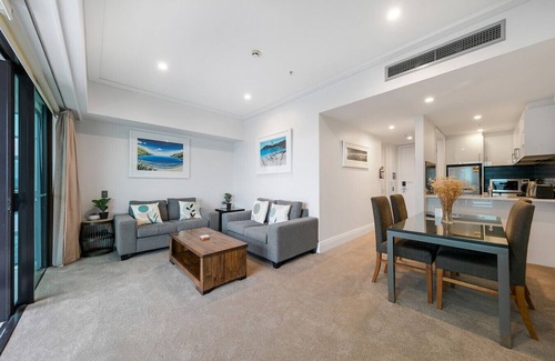 Auckland Central Business District Apartment | Stunning Auckland Harbour Views