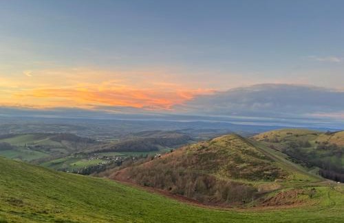 Powick House | Stunning Barn private hot tub Malvern & Worcester Sleeps 6