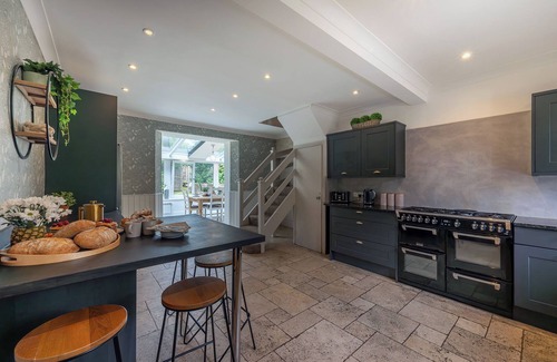 Bathford House | Stunning Bath Property, Perfect For Families, Parties, 3 Hot Tubs!