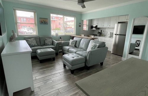 St. Pete Beach Condo | Stunning Beach Condo w/Coastal Flair~Beachside/Poolside-1BR/Ground Floor