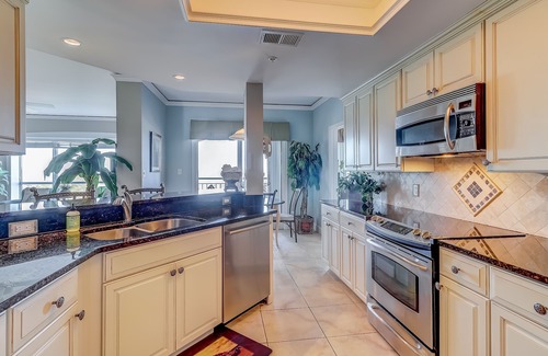 Palmetto Dunes Condo | Stunning beach condo with two ocean-view balconies, shared pool & hot tub