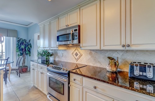 Palmetto Dunes Condo | Stunning beach condo with two ocean-view balconies, shared pool & hot tub