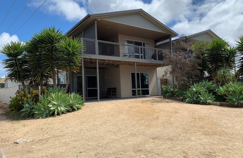 Para Wurlie House | Stunning beach front getaway
