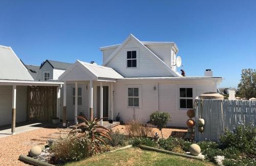 Grotto Bay House | Stunning Beach House in Grotto Bay