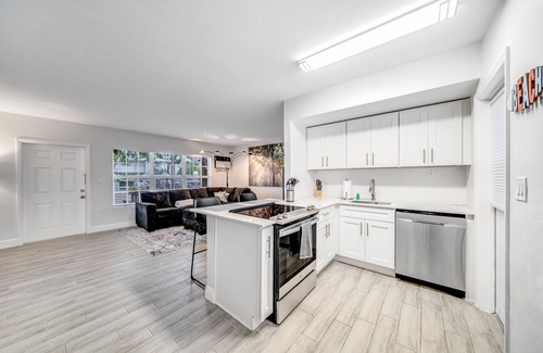 Coral Ridge Apartment | Stunning Beach Unit! Walk To Beach & Shops!