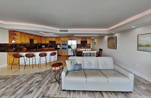 New Smyrna Beach Condo | Stunning Beachfront Condo - Ocean View Balcony, Pool + Beach Access