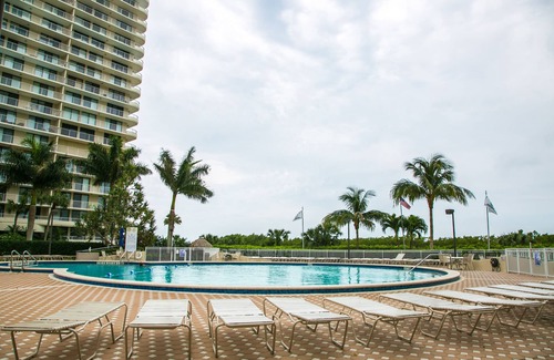 Marco Island Condo | Stunning Beachfront Penthouse on 19th Floor I Desirable Front Unit