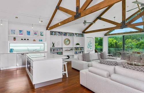 Casuarina House | Stunning Beachfront On She-oak
