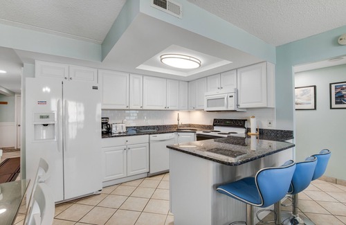 North Ocean City House | Stunning beachfront condo with balcony, tennis/beach views, pools, gym, & AC