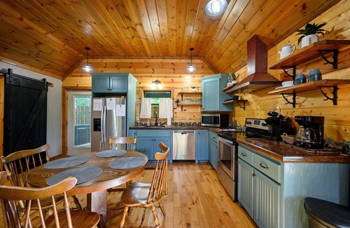 Broken Bow Cabin | Stunning Bear Den Cabin
