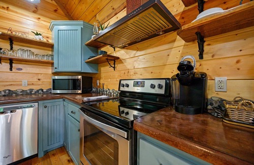 Broken Bow Cabin | Stunning Bear Den Cabin