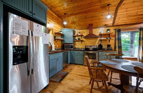 Broken Bow Cabin | Stunning Bear Den Cabin