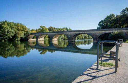 Bourg-Charente House | Stunning bedroom overlooking the Charente