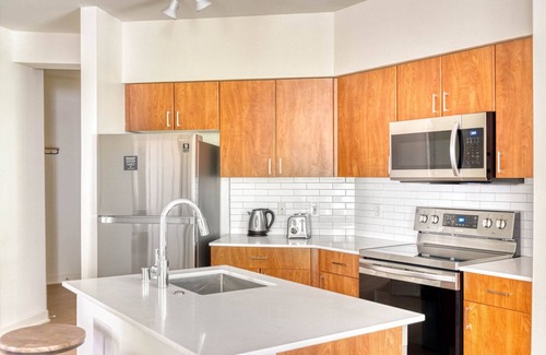 Northwest Bellevue Apartment | Stunning Bellevue 2BR w/Gym, W/D & Lounge, near Shops, by Blueground