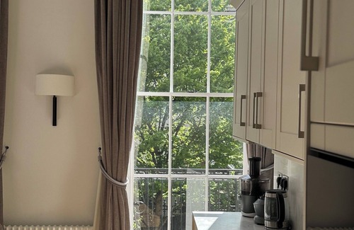Finsbury Apartment | Stunning Bloomsbury Apartment. 4-meter high ceiling!