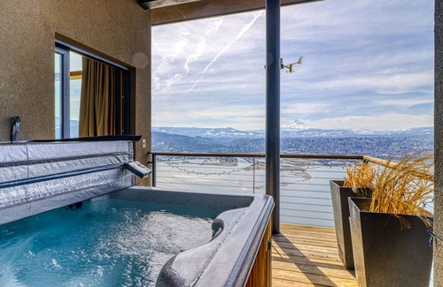 White Salmon House | Stunning bluff-top home with huge Gorge view, hot tub & deck
