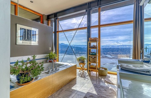 White Salmon House | Stunning bluff-top home with huge Gorge view, hot tub & deck