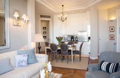 Quartier du Gros-Caillou Apartment | Stunning & Bright, Sleeps 6, w/Big Balcony and Amazing Paris Views