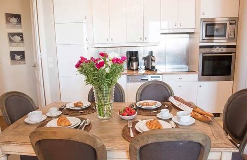Quartier du Gros-Caillou Apartment | Stunning & Bright, Sleeps 6, w/Big Balcony and Amazing Paris Views