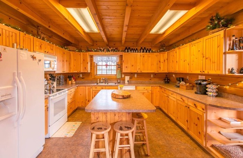 Warm Springs Cabin | STUNNING Cabin with Breathtaking Views and Plenty of Room for the Whole Family