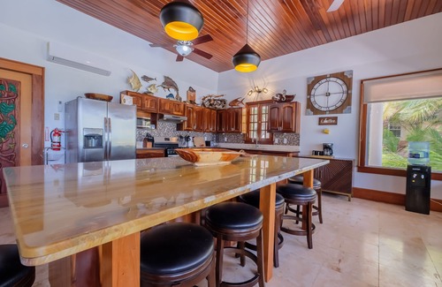 San Pedro House | Stunning Caribbean Views. Beach, Pool, Kayaks, Caretaker.