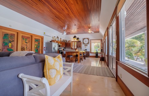 San Pedro House | Stunning Caribbean Views. Beach, Pool, Kayaks, Caretaker.