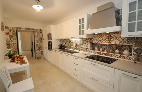 Martina Franca Villa | Stunning Castle style Villa, air-con, 15 x 7m pool, stunning gardens, in town