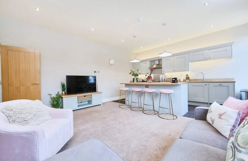 Harrogate City Centre Condo | Stunning Central Gems of Harrogate - Sleeps 18!