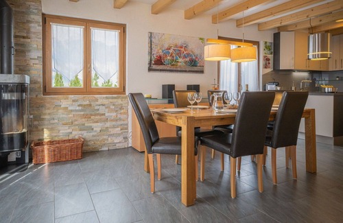 Chamoson House | Stunning private villa for 6 people with WIFI, TV, terrace, pets allowed and parking
