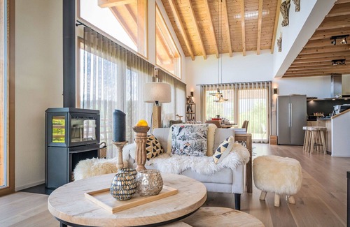 Chamoson House | Stunning private villa with WIFI, TV, terrace, pets allowed, panoramic view and parking