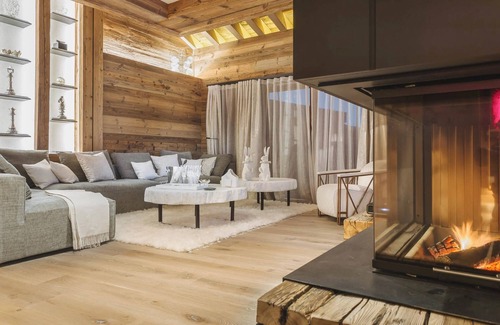 Le Praz Ski Chalet | Stunning 'Chalet Alpinesse' - Five Minutes From The Slopes Of Courchevel!