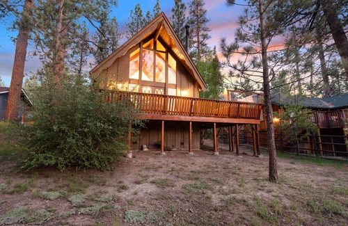 Fox Farm Ski Chalet | Stunning Chalet w/Central AC. Close to Lake and Village- Spa, Fireplace and BBQ