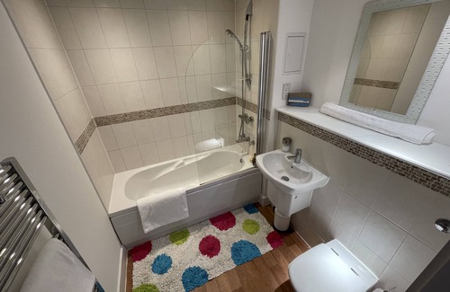Grangetown Apartment | Stunning City/Bayview, walk to city centre (10 min drive)