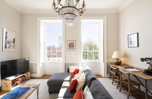 Bristol Floating Harbour Apartment | Stunning City Centre Living with Parking