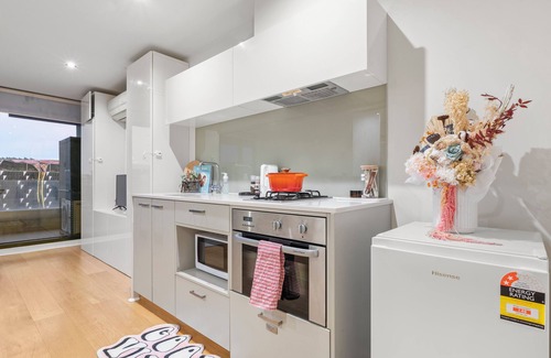 Melbourne Central Business District Apartment | Stunning City Views Steps to SouthernCross/SkyBus
