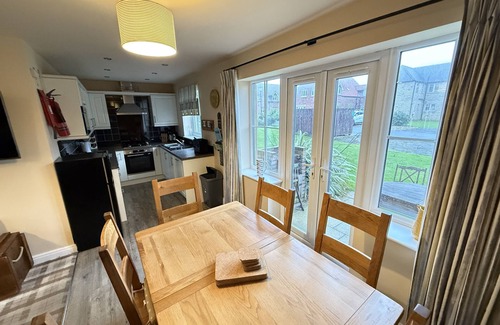 Filey Cottage | Stunning Coastal Cottage - Sleeping 5 in 2 Bedrooms - Pool and Beach Access Included.