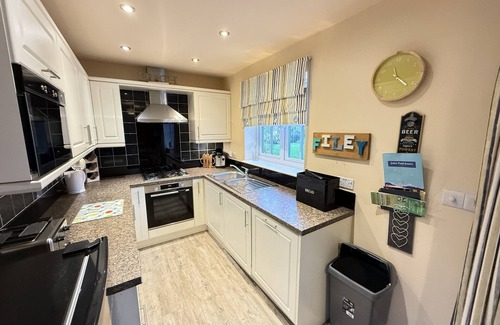 Filey Cottage | Stunning Coastal Cottage - Sleeping 5 in 2 Bedrooms - Pool and Beach Access Included.