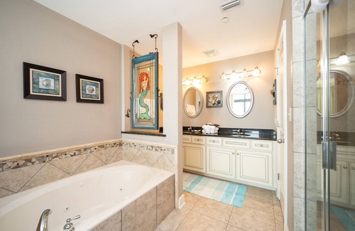Orange Beach Condo | Stunning coastal decor~Corner unit~Enjoy beachfront views from every room!