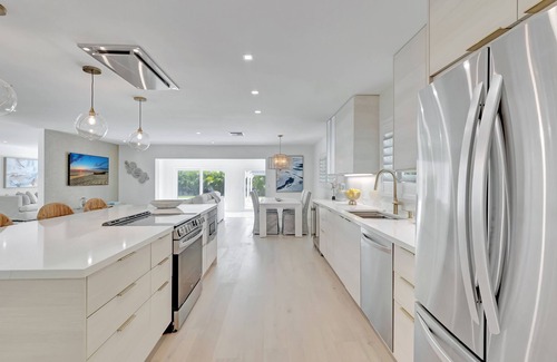 Lake Ida Shores House | STUNNING COASTAL MODERN 3 BED POOL HOME MINUTES TO THE BEACH AND ATLANTIC AVE.