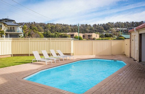 Tathra House | Stunning Coastal Retreat - Walking distance to Beach and Cafes.