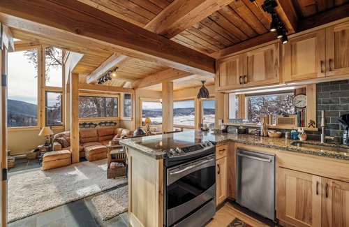 Steamboat Springs Condo | STUNNING CONDO FOR CHRISTMAS /NEW YEARS nHOLIDAY DISCOUNT FOR 7 NTS OR MORE