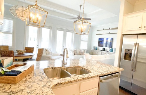 Panama City Beach Condo | Stunning Condo in the heart of 30a! Beautiful decor, Resort pool, four bikes!