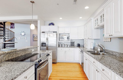 Midtown Ocean City Condo | Stunning Condo Steps From Beach w/Private Washer/Dryer, Free WiFi, & Central AC