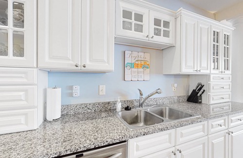 Midtown Ocean City Condo | Stunning Condo Steps From Beach w/Private Washer/Dryer, Free WiFi, & Central AC