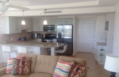 Island Estate Condo | Stunning Condo In An Exclusive Intracoastal Estate With Harbor Views