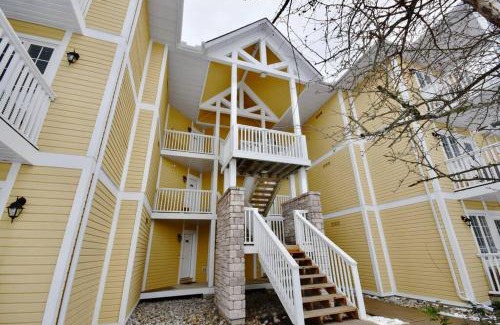 Oro-Medonte Apartment | Stunning Condo with Access to Pool