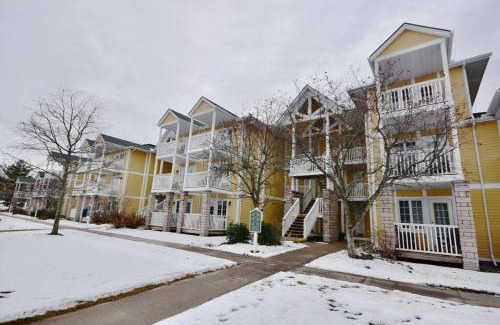 Oro-Medonte Apartment | Stunning Condo with Access to Pool
